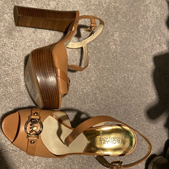 Michael Kors Racquel Platform - Picture 1 of 5